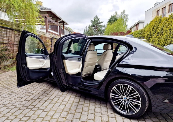 BMW Seria 5 cena 185000 przebieg: 126000, rok produkcji 2019 z Piaseczno małe 301